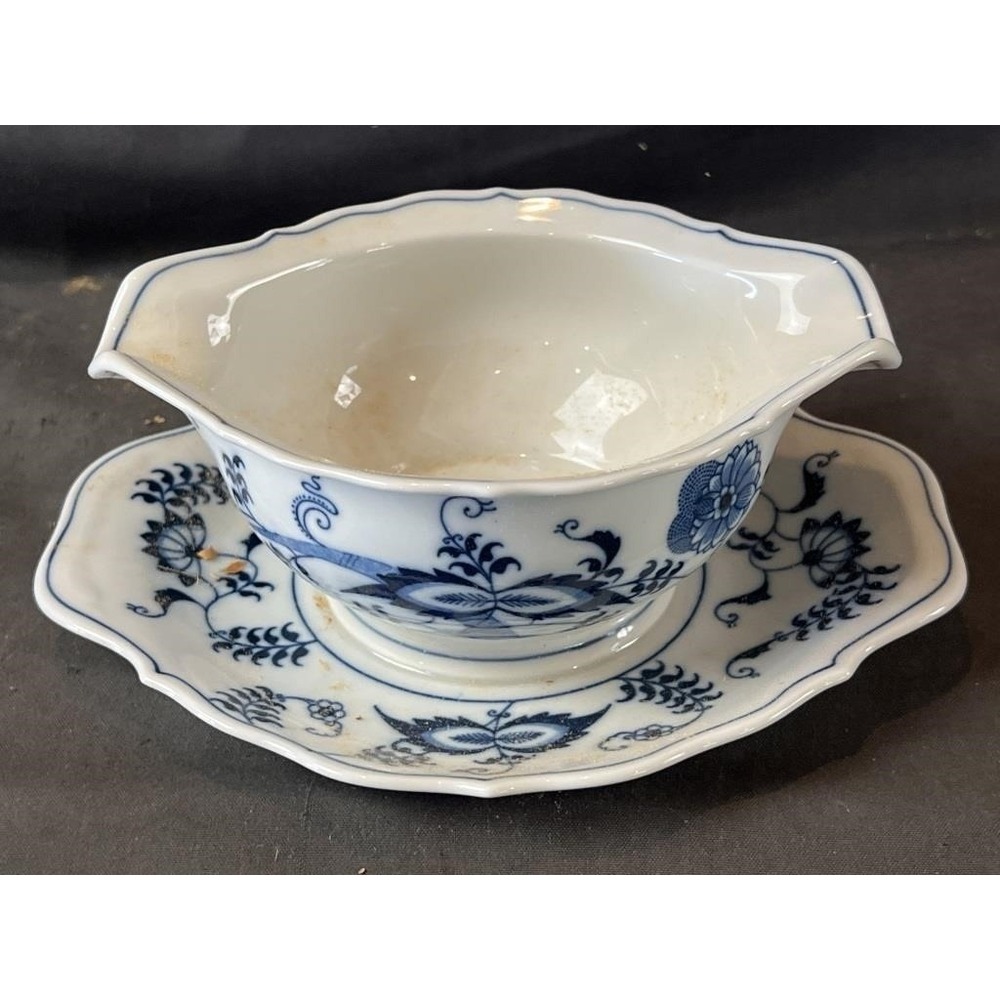 Blue Danube Blue Onion Gravy Boat Attached Underplate 8 3/8" x 7"x 3 1/4" in BOX